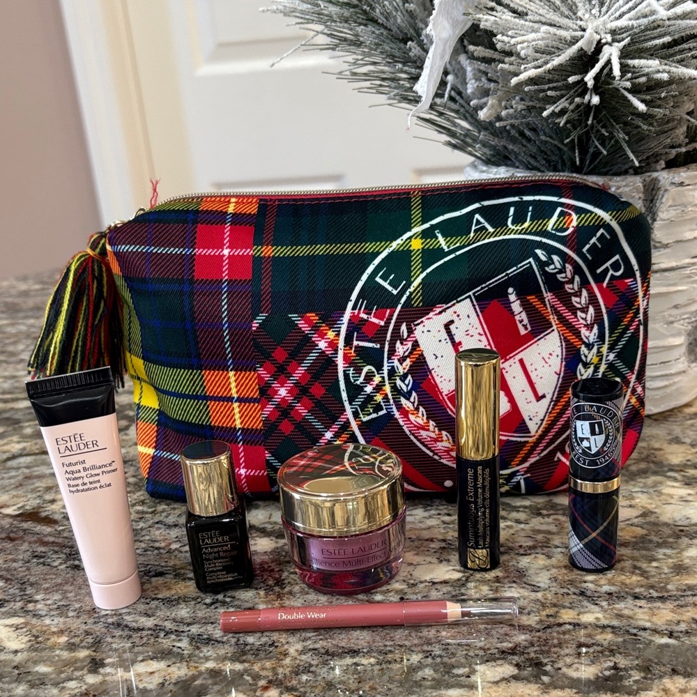 NWT Estee Lauder Festive Plaid 7 Piece Beauty Collection